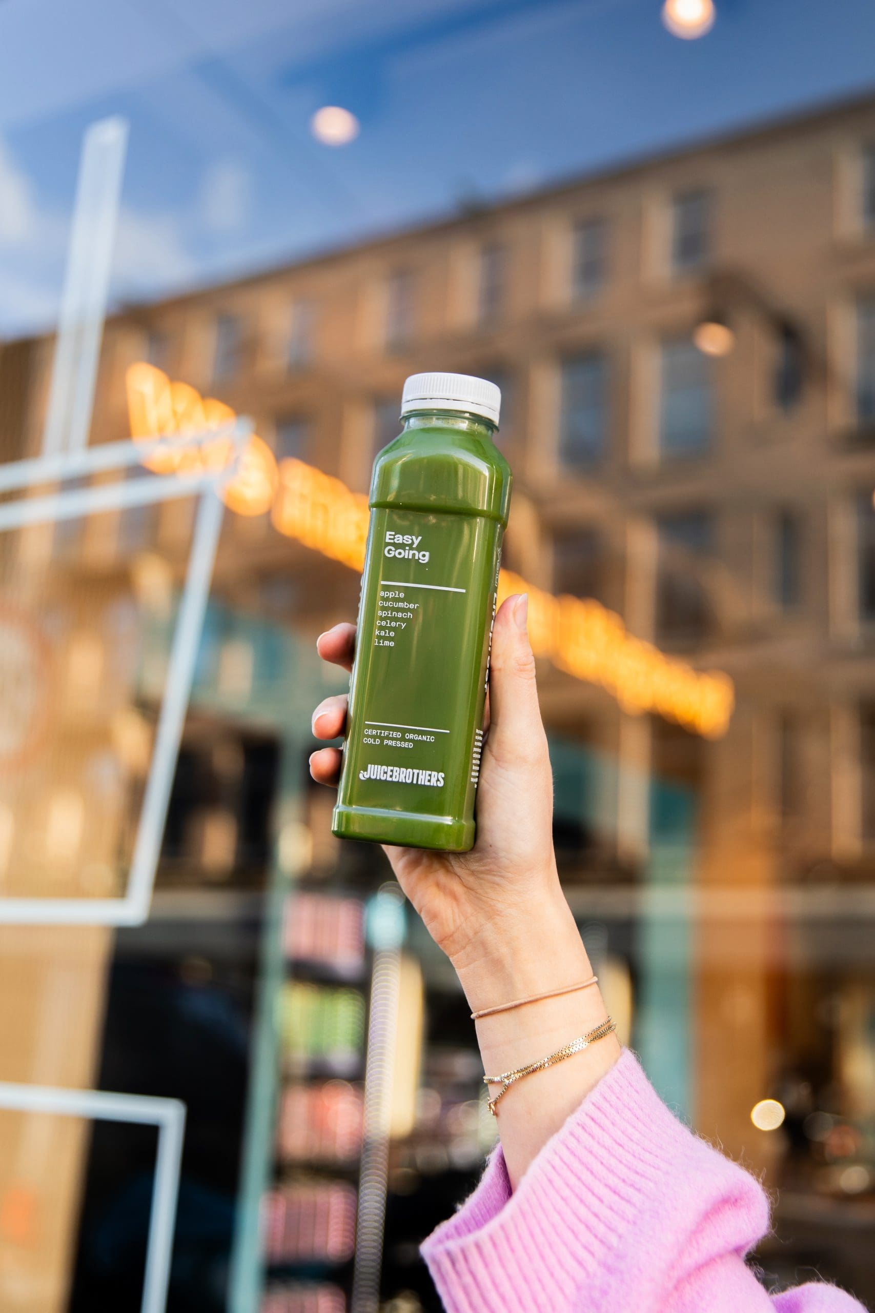 Juicebrothers Easy Going detox juice in front of juicebar amsterdam